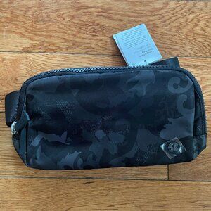 NWT Lululemon Everywhere Belt Bag 1L Black Lace Camo